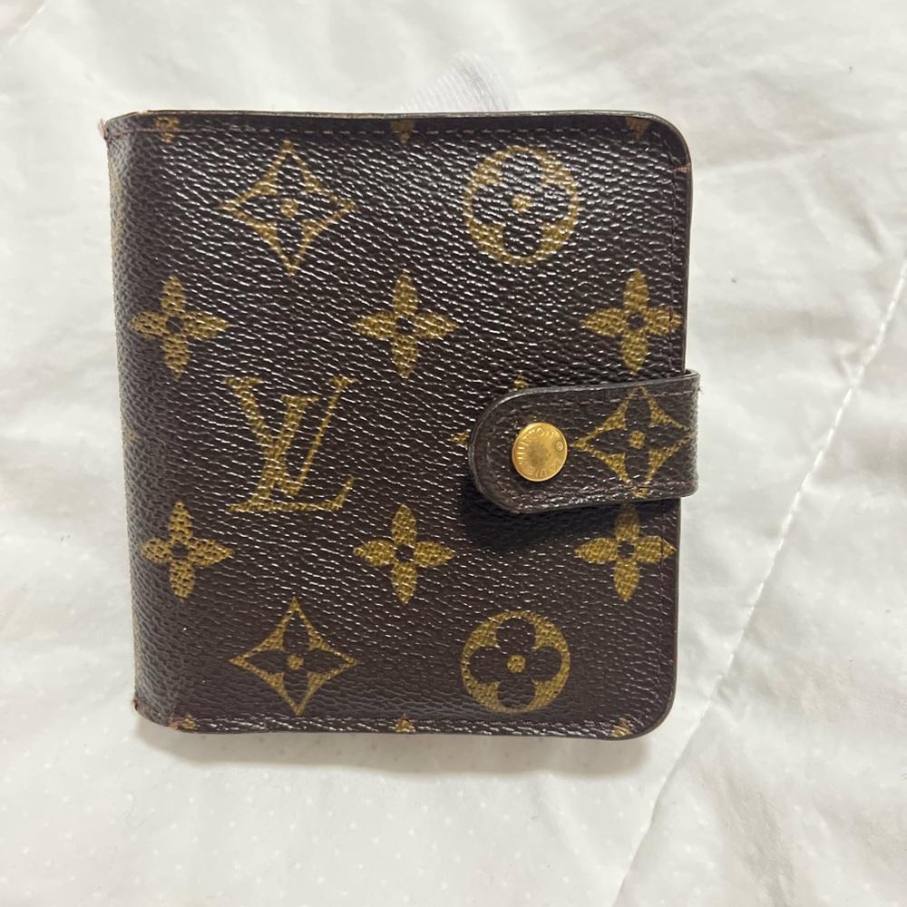 Louis Vuitton Zippy Wallet